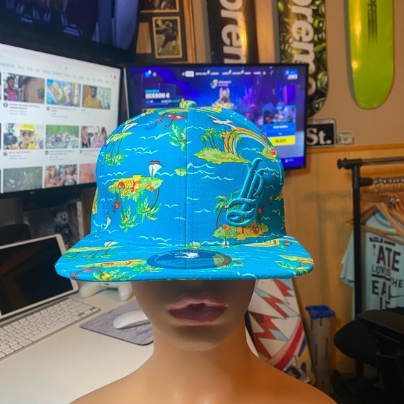 All over graphic, tropical hat - Picture 1 of 5